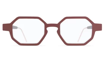 Nina Mûr 'Hugo' wood eyeglass frame in a matte reddish color. Designed and made in Madrid, Spain.